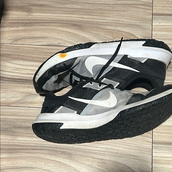 Nike Black and Gray Running Sneakers - Picture 6 of 7